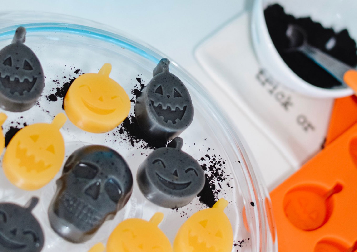 Halloween Gummies Black and Orange jack-o'-lantern-shaped gummies